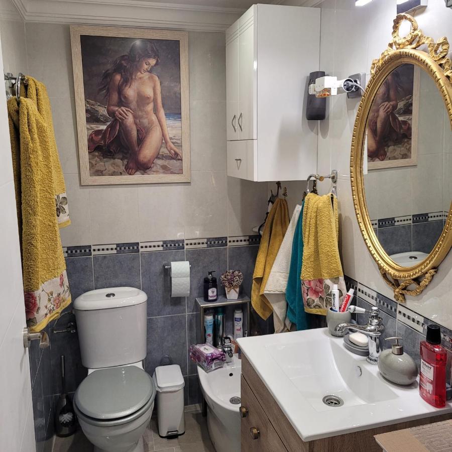 Shared Accommodation A Room With A View Of The Garden Sevilla Exterior foto