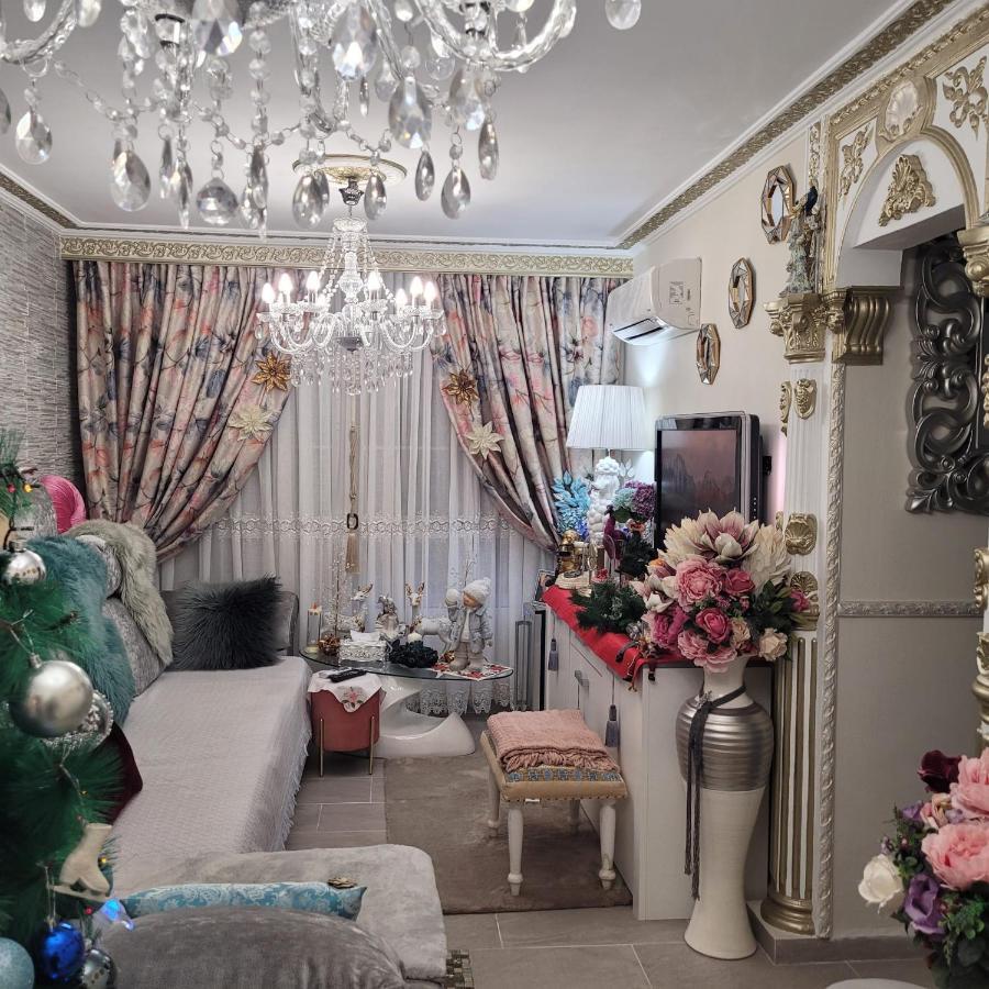 Shared Accommodation A Room With A View Of The Garden Sevilla Exterior foto