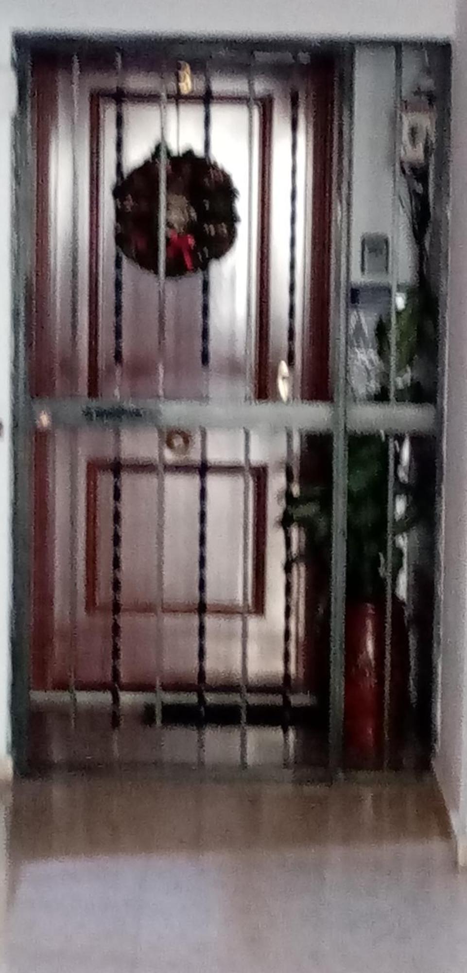 Shared Accommodation A Room With A View Of The Garden Sevilla Exterior foto